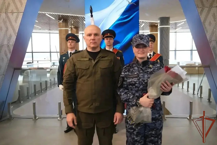 В Магадане отметили заслуги росгвардейцев и показали новейшие средства связи