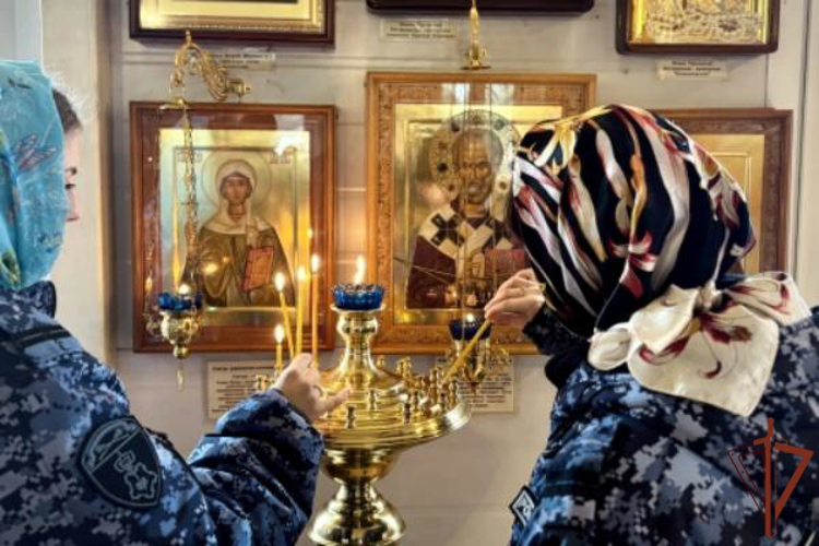 В Москве росгвардейцы приняли участие в праздничном богослужении накануне православного праздника Светлого Христова Воскресения