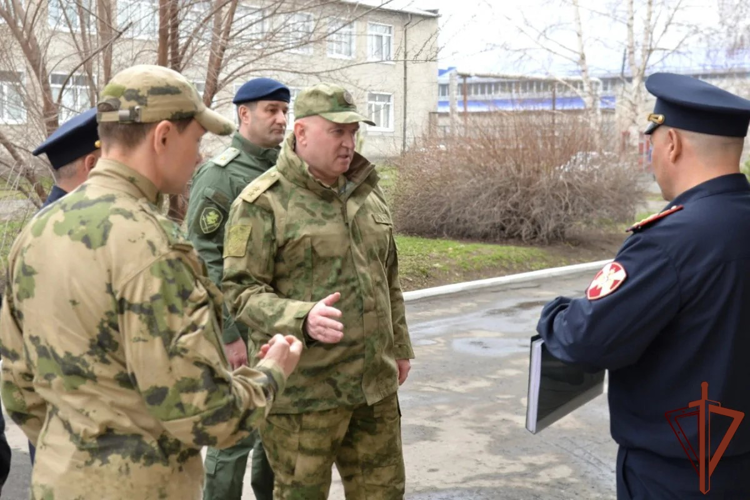 Командующий Уральским округом Росгвардии проверил подразделения ведомства в Курганской области