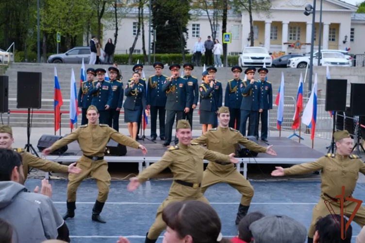 Ансамбль песни и пляски Центрального округа Росгвардии выступил на праздничных мероприятиях Дня Победы в Подмосковье