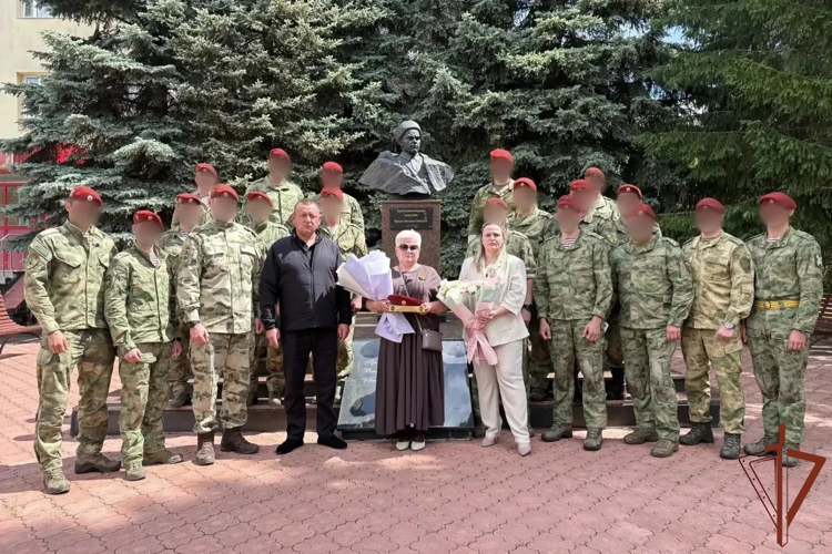 В Башкортостане вручили краповый берет матери погибшего бойца спецназа Росгвардии (видео)
