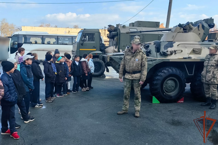 Росгвардейцы провели патриотические и профориентационные мероприятия для молодёжи Челябинской и Тюменской областей