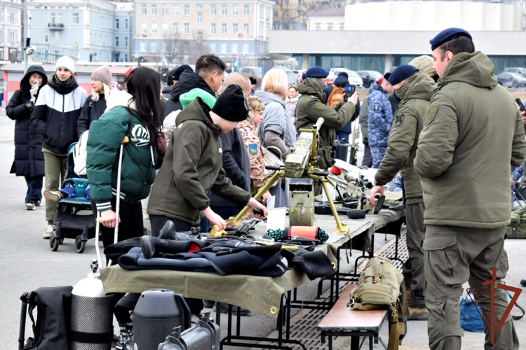 Впервые в Приморском крае Росгвардия провела масштабную открытую встречу с гражданами в честь 10-летнего юбилея