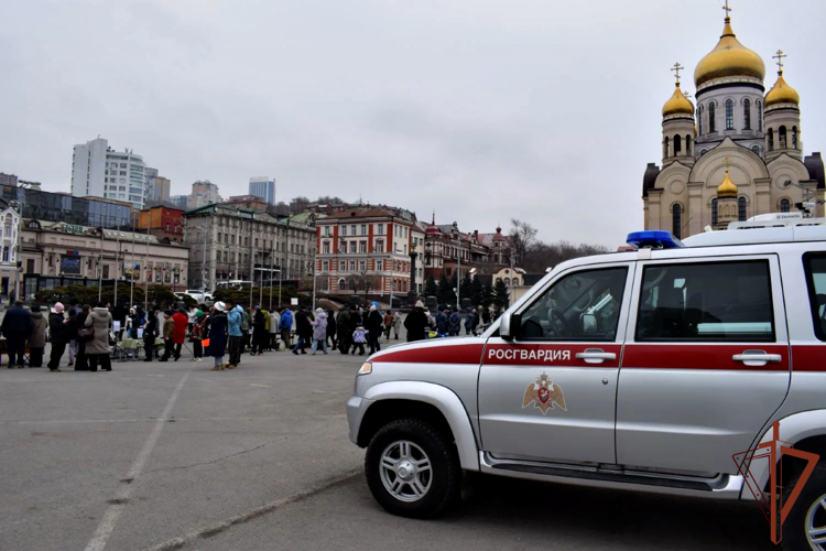 Впервые в Приморском крае Росгвардия провела масштабную открытую встречу с гражданами в честь 10-летнего юбилея