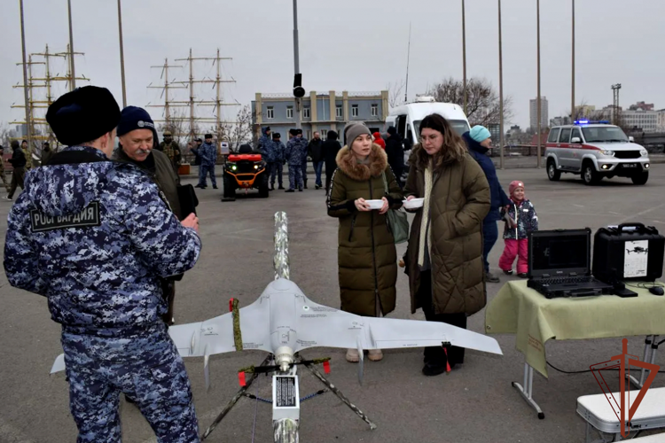Впервые в Приморском крае Росгвардия провела масштабную открытую встречу с гражданами в честь 10-летнего юбилея