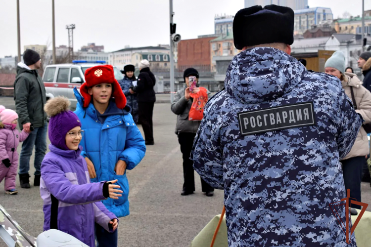 Впервые в Приморском крае Росгвардия провела масштабную открытую встречу с гражданами в честь 10-летнего юбилея