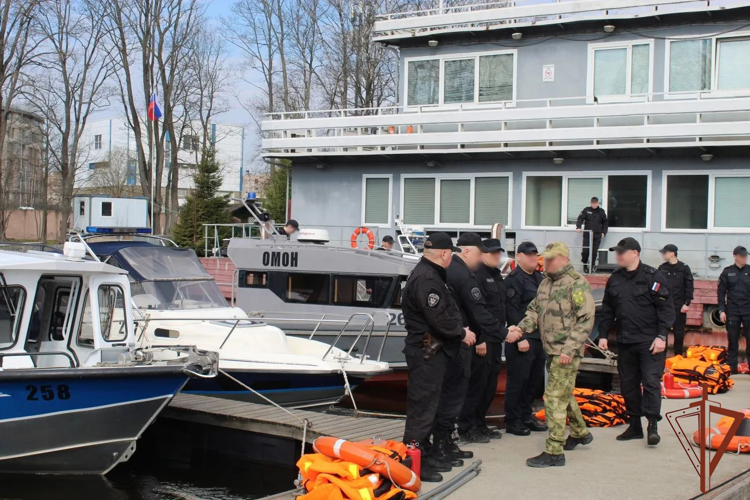 В Санкт-Петербурге подразделения Росгвардии приступили к обеспечению безопасности сезона навигации