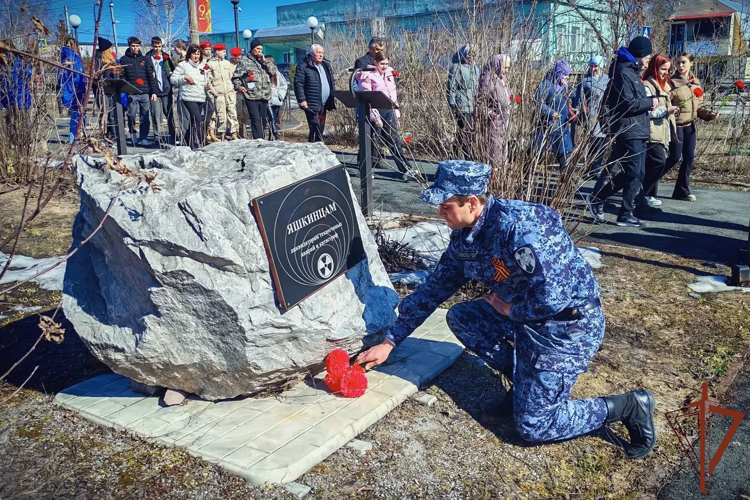Росгвардейцы в Сибири почтили память героев-ликвидаторов последствий аварии на Чернобыльской АЭС