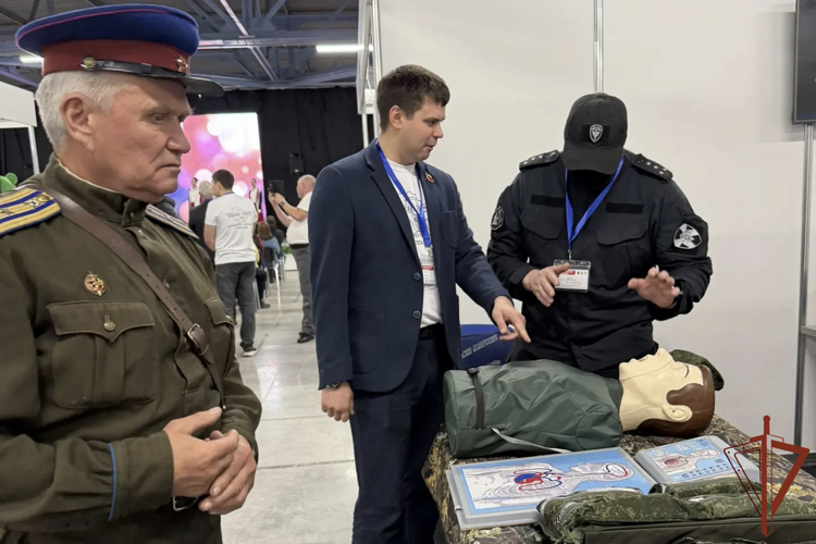 Спецназ Росгвардии познакомил гостей Всероссийского конгресса коллекционеров с навыками тактической медицины в Кузбассе