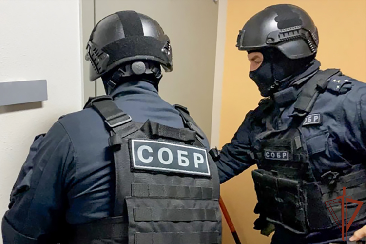При силовой поддержке спецназа Росгвардии проведены обыски у депутатов, подозреваемых в мошенничестве в особо крупном размере