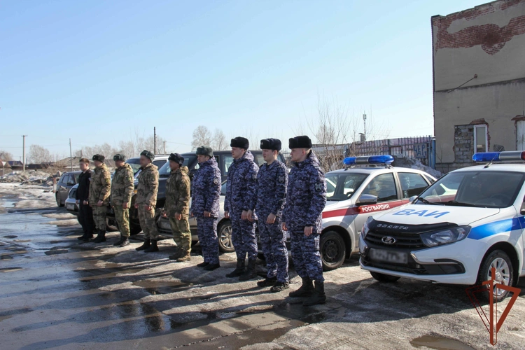 Росгвардейцы в регионах Сибири совершенствуют навыки экстремального и безопасного вождения