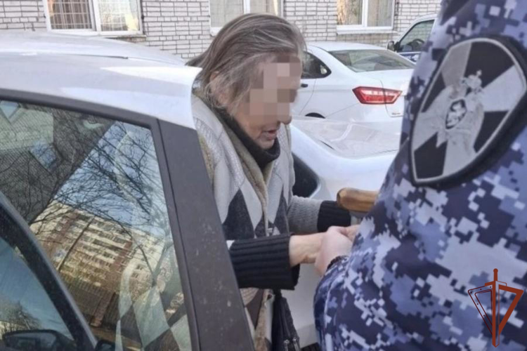 В Ленинградской области росгвардейцы помогли потерявшей память пенсионерке