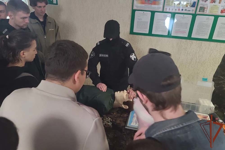 В Сибири росгвардейцы провели профориентационные и патриотические мероприятия для молодежи