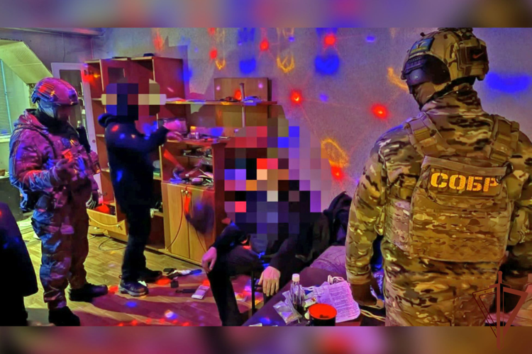 При силовой поддержке спецназа Росгвардии в Хакасии задержан подозреваемый в содействии террористической организации (видео)