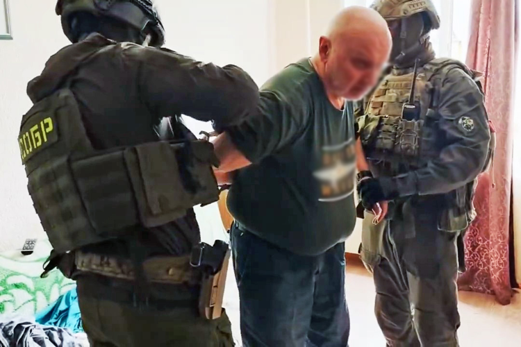 При содействии СОБР Росгвардии в Хакасии задержаны подозреваемые в двойном убийстве, совершенном в 1993 году (видео)