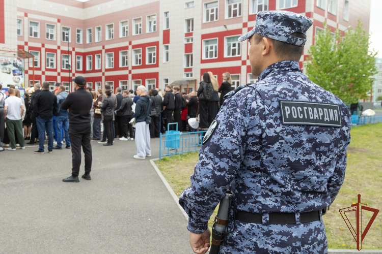 В регионах Сибири при содействии Росгвардии обеспечена безопасность последних звонков