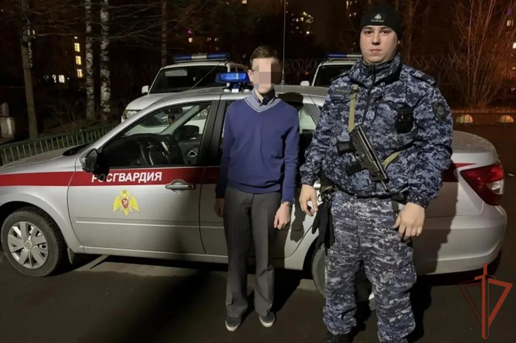 В Санкт-Петербурге росгвардейцы разыскали ушедшего из дома подростка