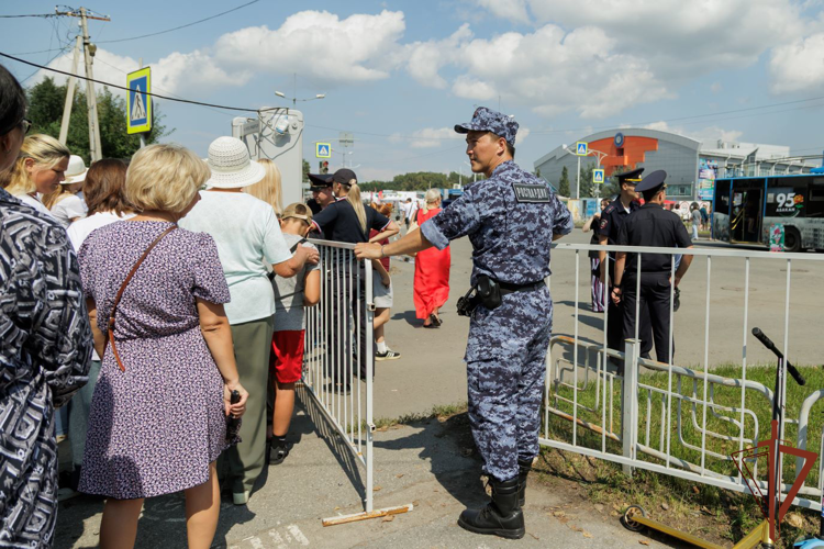 Росгвардия обеспечила безопасность граждан в период проведения массовых мероприятий в Сибири