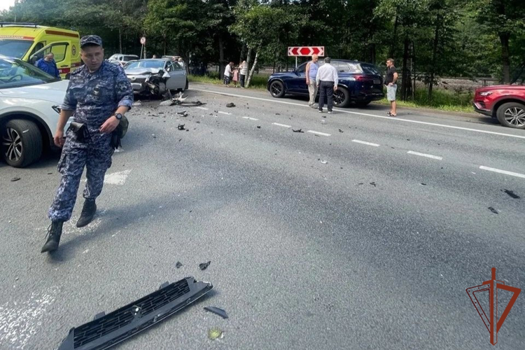 Росгвардейцы первыми пришли на помощь пострадавшим в серьезном ДТП в Зеленогорске