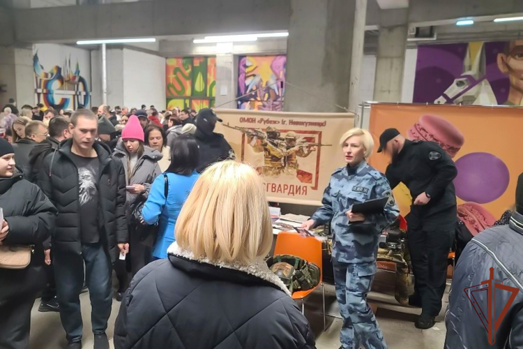 Сотрудники и военнослужащие Росгвардии в Сибири провели комплекс профориентационных мероприятий для школьников и молодежи