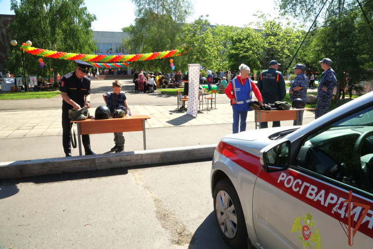 Росгвардейцы провели праздничные мероприятия для юных жителей Сибири