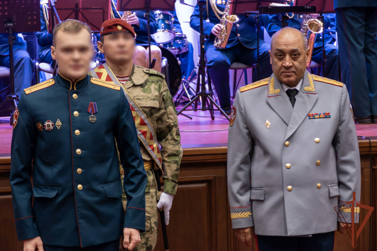 Командующий Сибирским округом Росгвардии поздравил личный состав и ветеранов с юбилеем воинской части