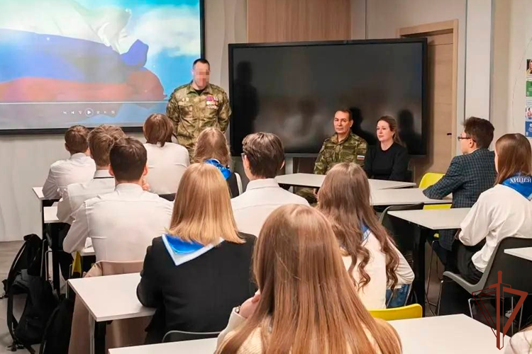Росгвардейцы организовали патриотические мероприятия для школьников Сибири в преддверии 10-летнего юбилея ведомства