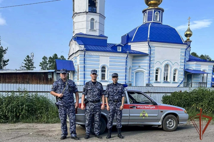 В Кузбассе сотрудники вневедомственной охраны Росгвардии оперативно пришли на помощь 85-летней сельчанке, которой стало плохо на улице