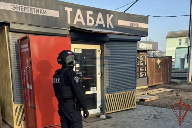При силовой поддержке спецназа Росгвардии в Смоленской области пресечен сбыт табачной и никотиносодержащей продукции без маркировки