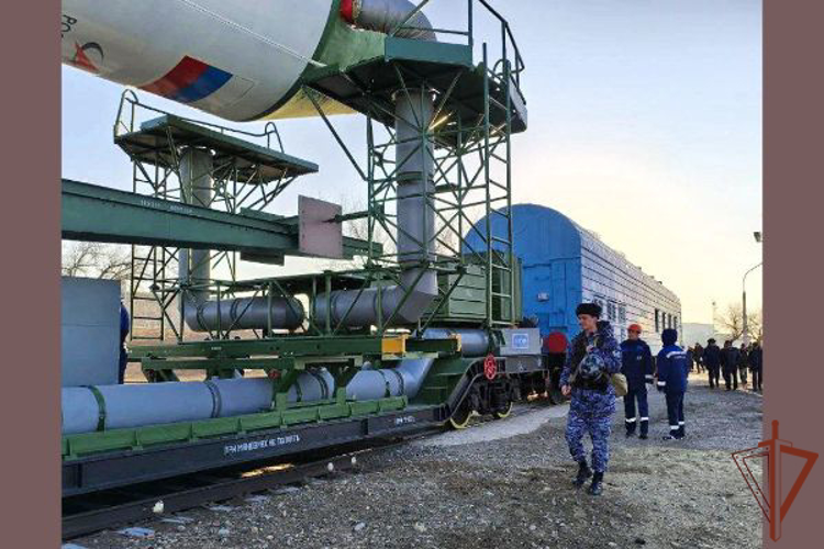Росгвардейцы обеспечили безопасность транспортировки ракеты-носителя «Союз» на космодроме «Байконур» (видео)