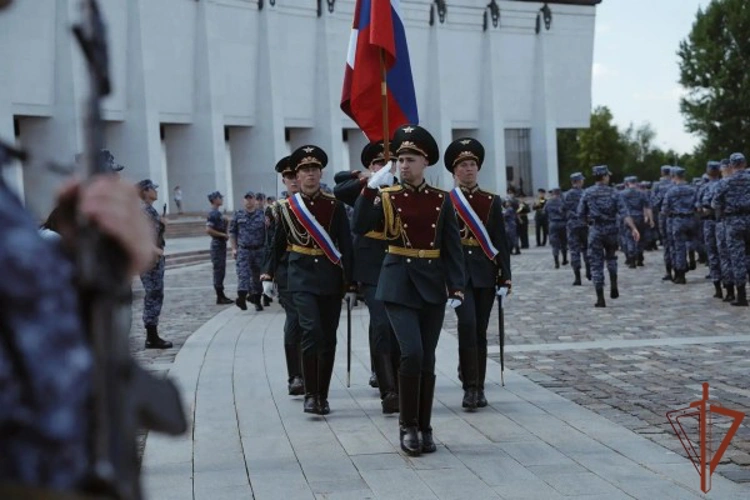 На Поклонной горе прошёл выпуск слушателей Центра профессиональной подготовки сотрудников вневедомственной охраны столичного главка Росгвардии (видео)