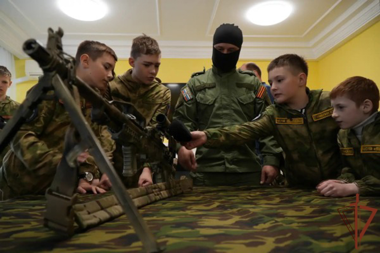 В спецподразделении Росгвардии прошел День открытых дверей для воспитанников столичного военно-патриотического клуба (видео)