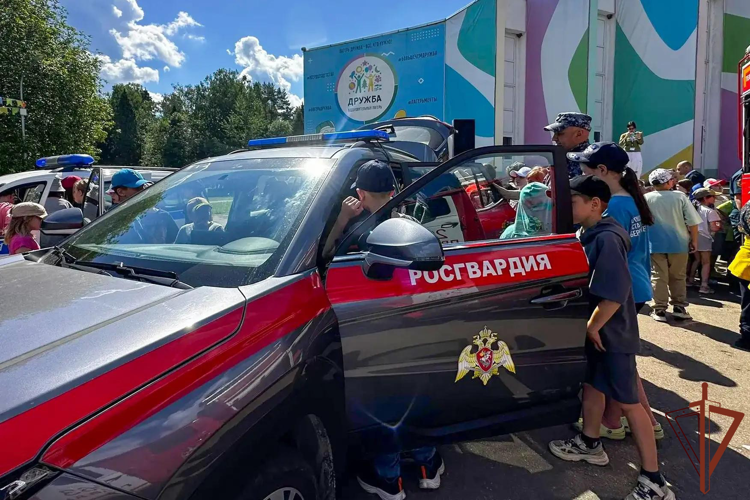 В Центральной России при участии росгвардейцев прошли тематические мероприятия для отдыхающих школьников