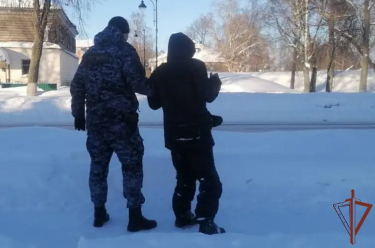 В Ярославской области росгвардейцы оказали помощь мужчине, замерзавшему на улице
