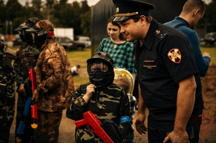 Росгвардейцы подарили детям праздник в рамках акции «Дорога добра» в Москве (видео)