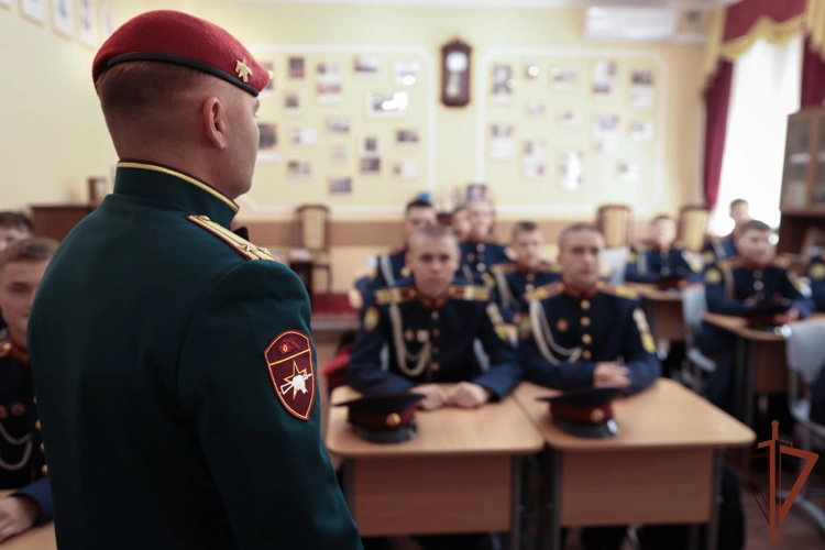 В Центральной России при участии росгвардейцев состоялись торжества ко Дню знаний (видео)