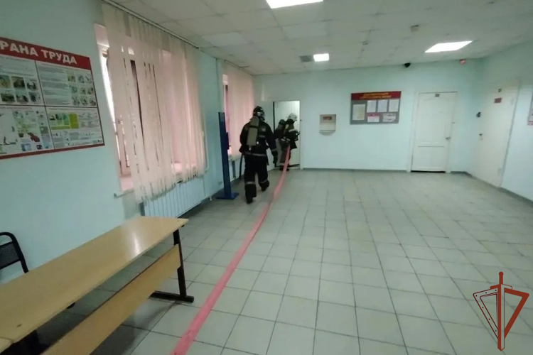 В Югре сотрудники Росгвардии и МЧС провели совместную пожарно-тактическую тренировку