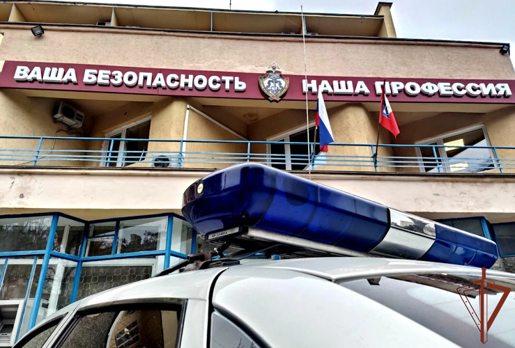 Росгвардейцы помогли вернуться домой потерявшей память женщине в Севастополе