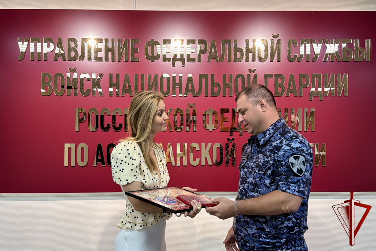 Росгвардейцы передали бойцам СВО полсотни единиц оружия от неравнодушных астраханцев