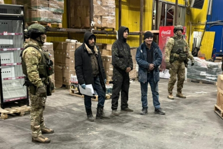 При силовой поддержке спецназа Росгвардии в Норильске прошёл рейд по выявлению нарушений миграционного законодательства