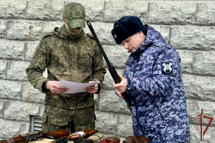 При содействии Росгвардии в зону проведения спецоперации направлено более 100 охотничьих ружей, добровольно сданных жителями Омска