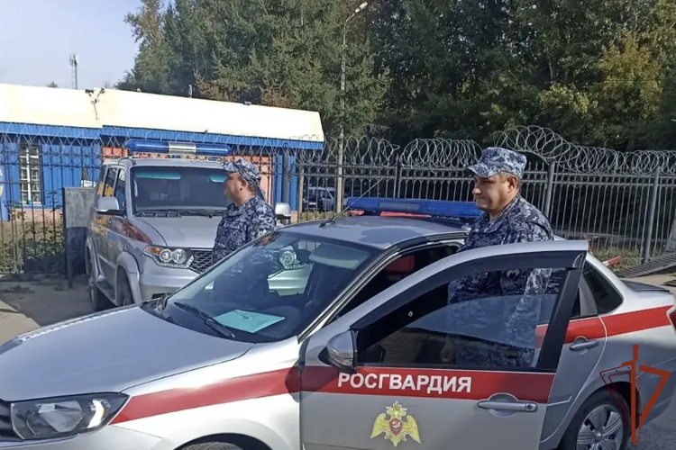 В Омске сотрудники Росгвардии пришли на помощь потерявшемуся пенсионеру