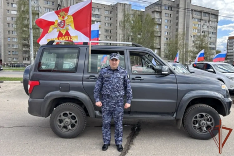 В Ярославле росгвардейцы приняли участие в автопробеге в честь Дня победы