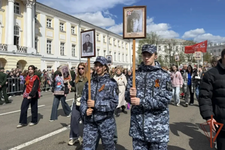 Военнослужащие и сотрудники Центрального округа Росгвардии приняли участие в военных парадах и торжественных шествиях в регионах ЦФО