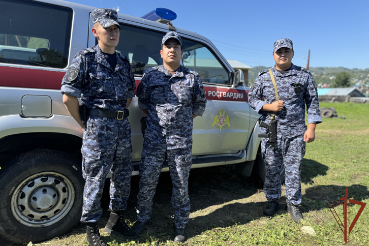 Росгвардейцы оказали помощь пострадавшей в ДТП девочке в Республике Алтай