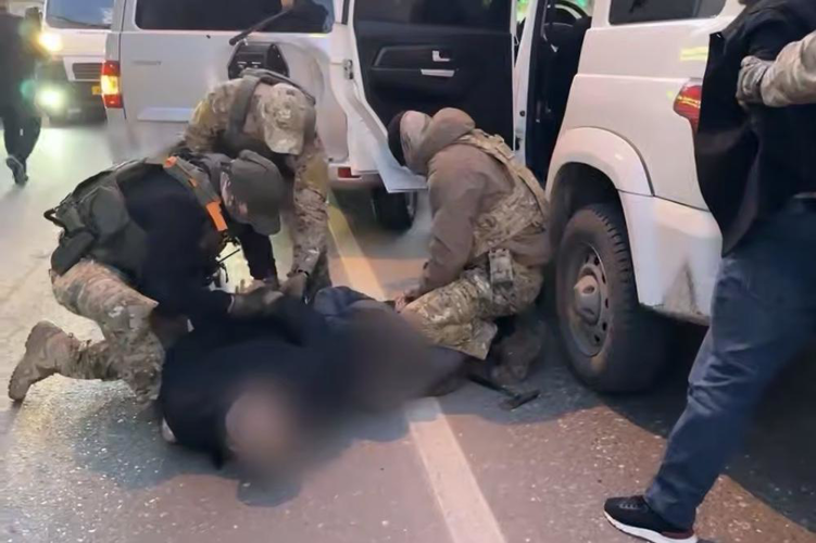 При силовой поддержке Росгвардии задержаны сотрудники правоохранительных органов за превышение должностных полномочий в Астраханской области