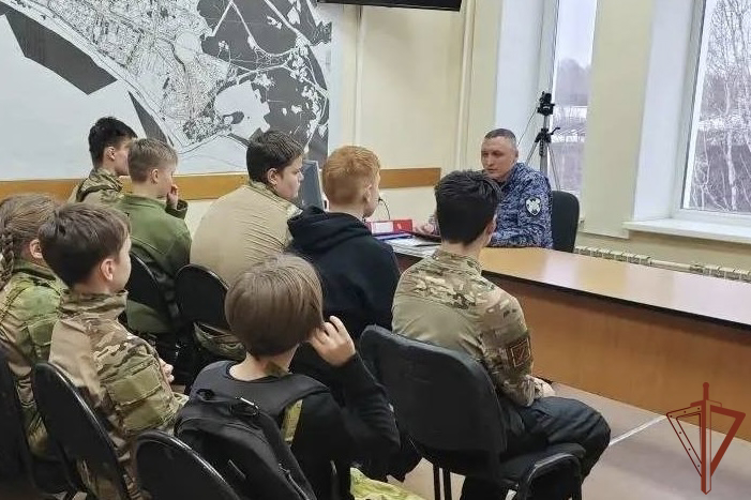Росгвардейцы познакомили подрастающее поколение Сибири со службой в войсках правопорядка