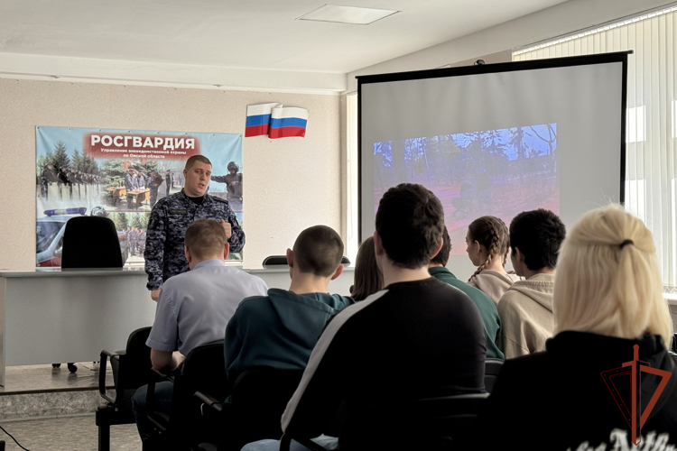 Росгвардейцы провели серию встреч с подрастающим поколением в регионах Сибири