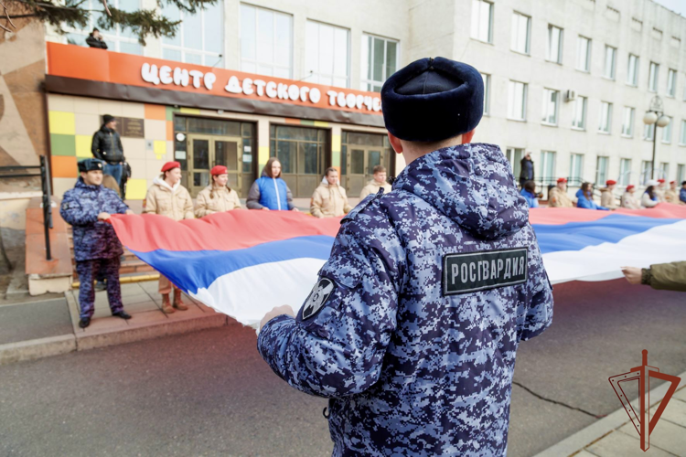 В Сибирском округе Росгвардии прошли мероприятия ко Дню воссоединения Крыма с Россией