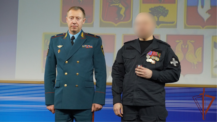 Во Владимире офицер ОМОН «Невский» награжден ведомственной наградой МЧС России